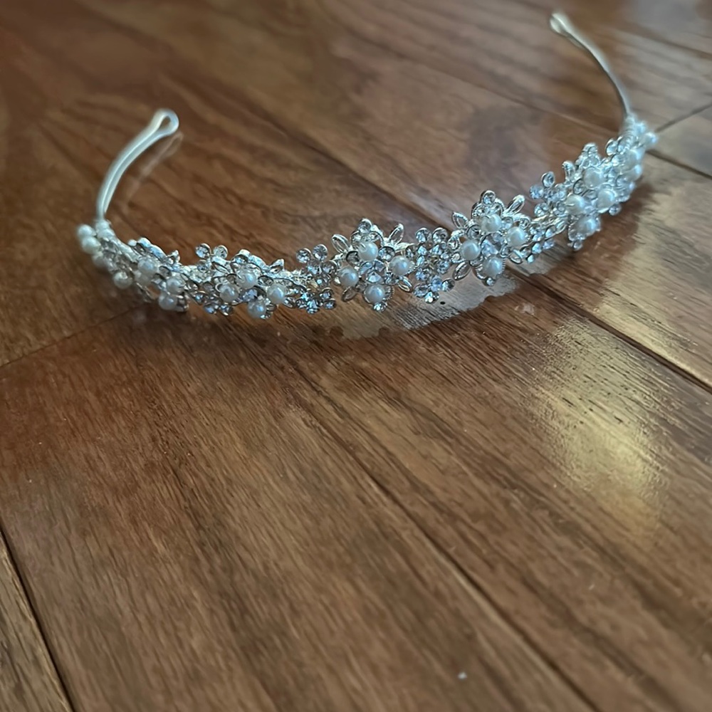 David’s Bridal headpiece crown